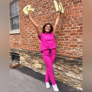 Women’s figs electric orchid set!